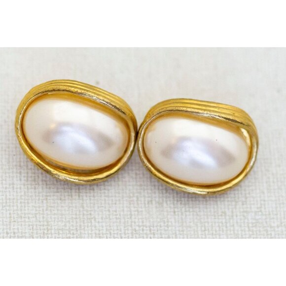 Vintage Chunky Faux Pearl Clip On Earrings - J1 - Picture 2 of 3